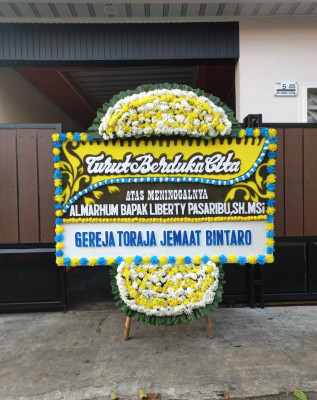 Papan Bunga Duka di Daha Utara